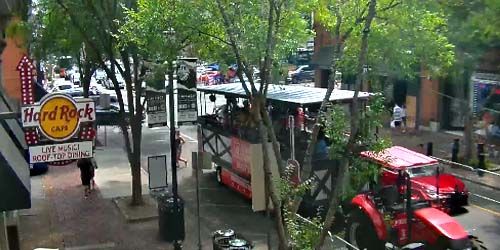 Pedestrians and transport on 2nd Ave N and Broadway - Live Webcam, Tennessee Nashville