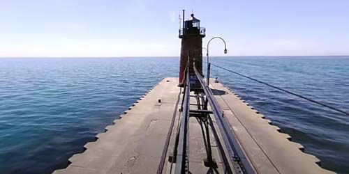 Roll the camera for 360 on the pier near the lighthouse - live webcam, Michigan South Haven