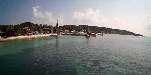 Coastline with beaches - live webcam, Roatan island Coxen Hole