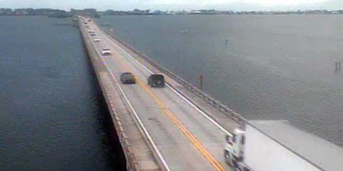 Traffic on the Tampa Bay Bridge - Live Webcam, Florida Bradenton