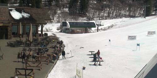 Lower Station Cafe at Snowbasin Resort - Live Webcam, Ogden (UT)
