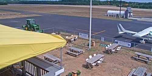 Open air cafe at the airport - Live Webcam, Massachusetts Chatham