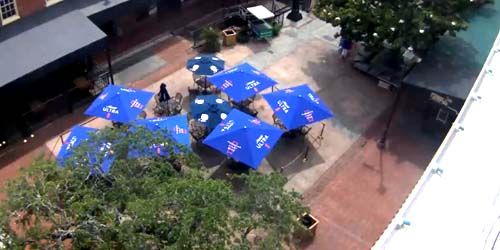 Cafe on the square in the city center - live webcam, Georgia Savannah