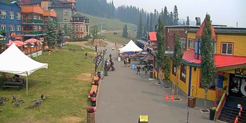 Shops and cafes in the city center - live webcam, British Columbia Vernon