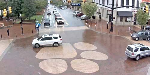 Traffic in the city center - live webcam, Alabama Auburn