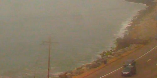 Highway on rocky coast, surfer view - Live Webcam, Los Angeles (CA)