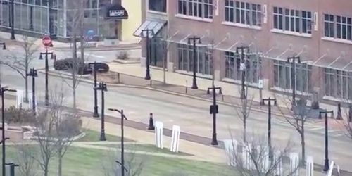 Downtown, cars and pedestrians - live webcam, Illinois Decatur