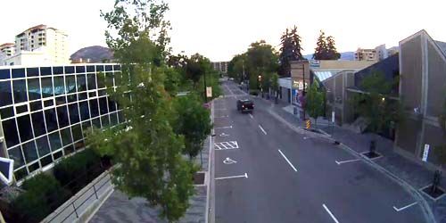Downtown, traffic in the city center - Live Webcam, Penticton (BC)