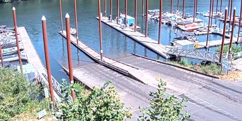 Boones Ferry Marina Boat Ramp - live webcam, Oregon Portland