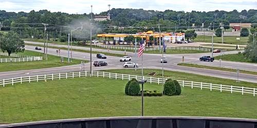 Gas station at the entrance to the city - live webcam, Kentucky Cadiz