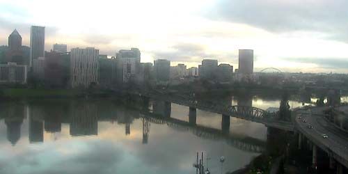 Hawthorne Bridge, Willamette River - Live Webcam, Portland (OR)