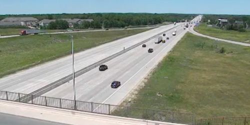 Traffic on the i-90 highway - live webcam, Wisconsin Janesville