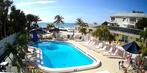 Hotel with a pool on the shores of Anna Maria Island - live webcam, Florida Bradenton