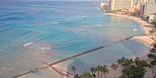 Hotels on the coast of a beautiful bay with beaches - live webcam, Hawaii Honolulu