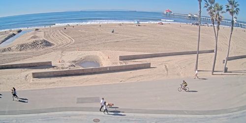 Huntington Beach Bike Trail webcam - Los Angeles