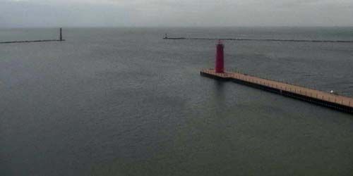 South Pierhead Lighthouse - live webcam, Michigan Muskegon
