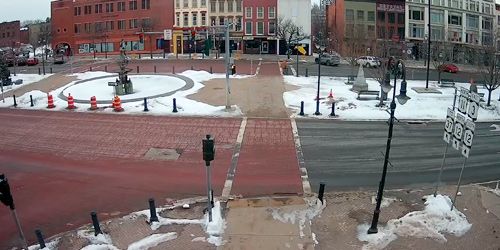 Fountain at Public Square, Lincoln Building - live webcam, New York Watertown