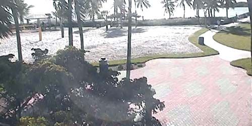 Park on the waterfront in one of the hotels - Live Webcam, Marathon (FL)