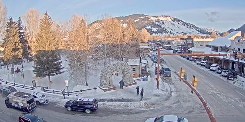Jackson Town Square, вид на Jackson Peak - live webcam, Wyoming Jackson