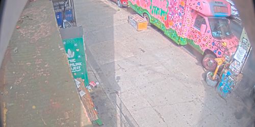 Pedestrians on Myrtle Avenue webcam - New York
