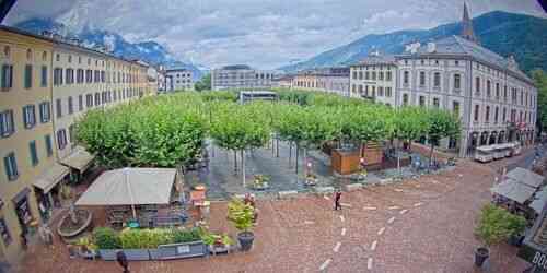 LIVE: Place Centrale