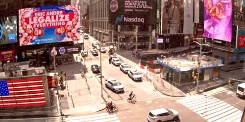 US Army Recruiting Office, NY Police Dept 7th Ave - live webcam, New York New York