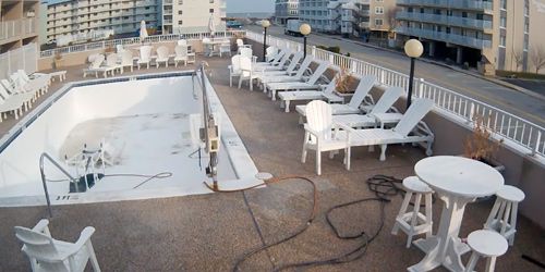 Swimming pool at the hotel on the coast - live webcam, Maryland Ocean City
