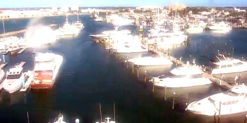 Rotating camera in the bay with yachts - live webcam, Florida Key West