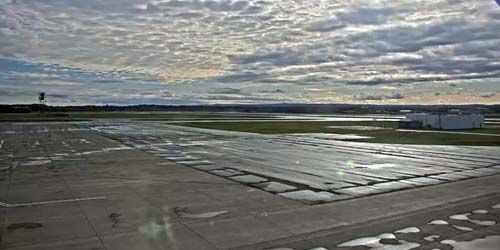 Airport runway - live webcam, New York Syracuse