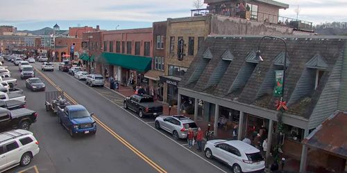 Cars, pedestrians, shops and restaurants on King Street - live webcam, North Carolina Boone