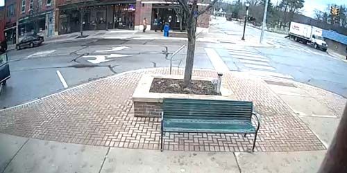 Traffic in the city center - Live Webcam, Michigan Boyne City