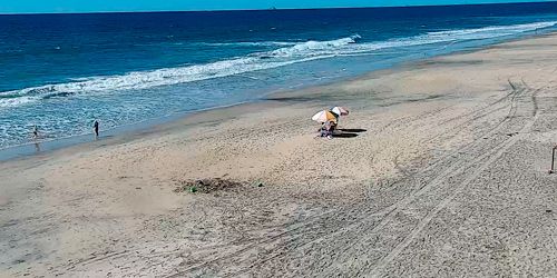 Vacationers on the beach - live webcam, California Carlsbad