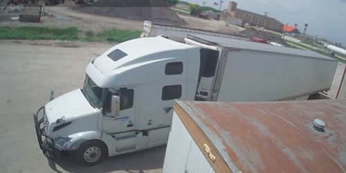 Truck wash in suburban Fremont - live webcam, Nebraska Omaha