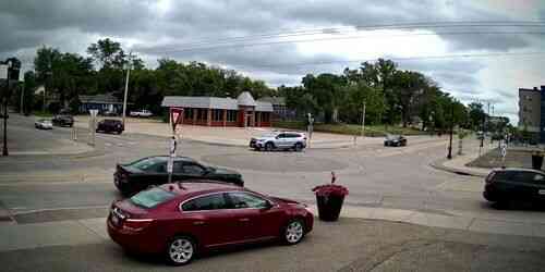 Watch Live Washington Ave & Willow St W Roundabout — Detroit Lakes