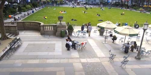 Bryant Park, view of the cafe and lawn - live webcam, New York New York