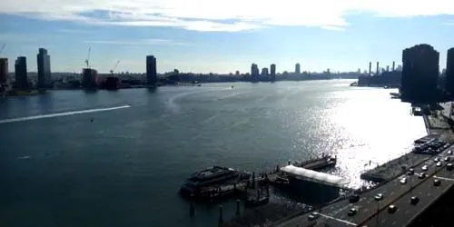 East 34th Street Ferry on East River webcam - New York