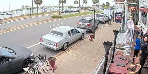 Cafe on the Coast and Bridge of Lions in St. Augustine webcam - Jacksonville