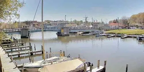 Draw Bridge on Black River webcam - South Haven