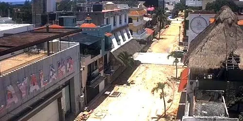 Restaurants and cafes in the city center webcam - Playa del Carmen