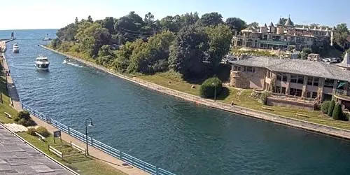 Canal d'eau, station de phare South Pier webcam - Charlevoix