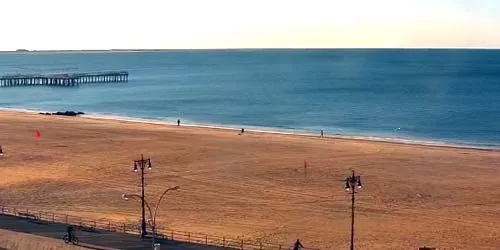 Beaches on the coast of Coney Island webcam - New York