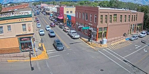 Downtown, shops, restaurants, traffic Webcam