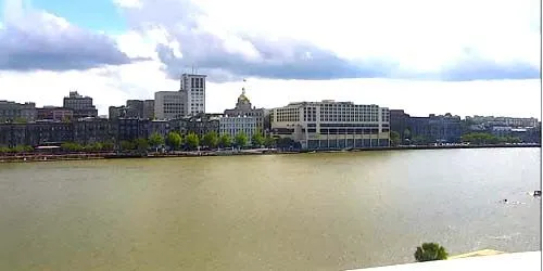 Rousakis Riverfront Plaza webcam - Savannah