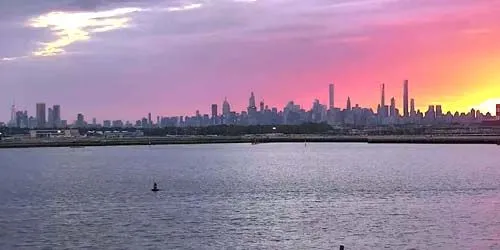 East River, view of LaGuardia Airport webcam - New York