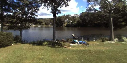 On the shore of a beautiful lake webcam - Hartford