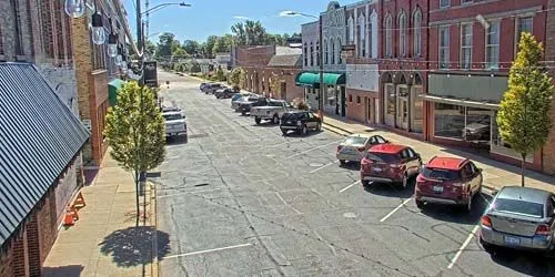 Shops and traffic on Monroe St webcam - Coldwater