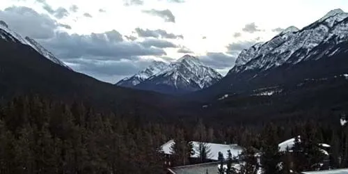 Vista a la montaña desde el centro de la ciudad de Banff Cámara web