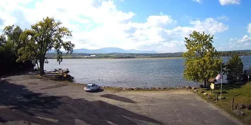 Lasher Memorial Park on the Hudson River webcam - Hudson