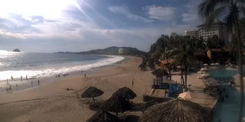 Plage de Poniente, Holiday Inn Resort Ixtapa webcam - Ixtapa