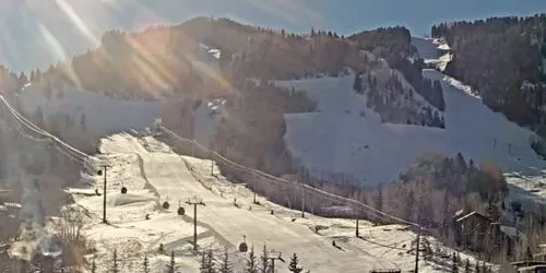 Piste de ski dans une station de ski Caméra web